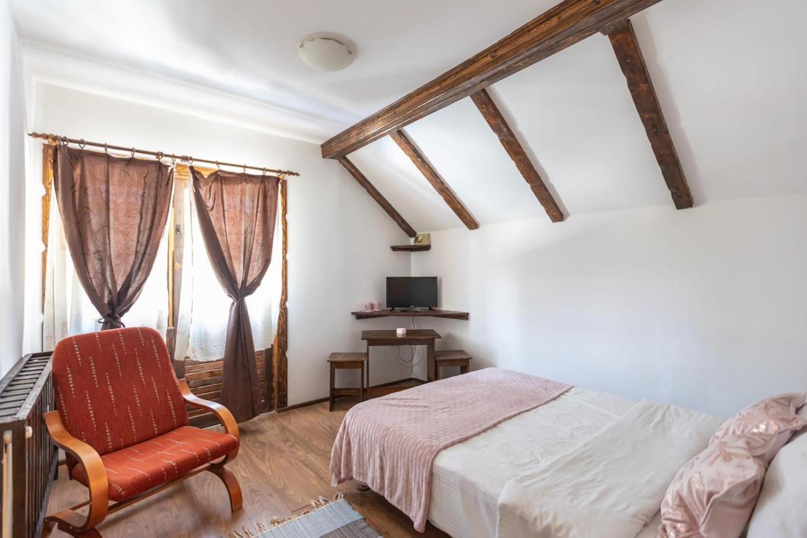 Casa Valasoaia Sacele Bagian luar foto